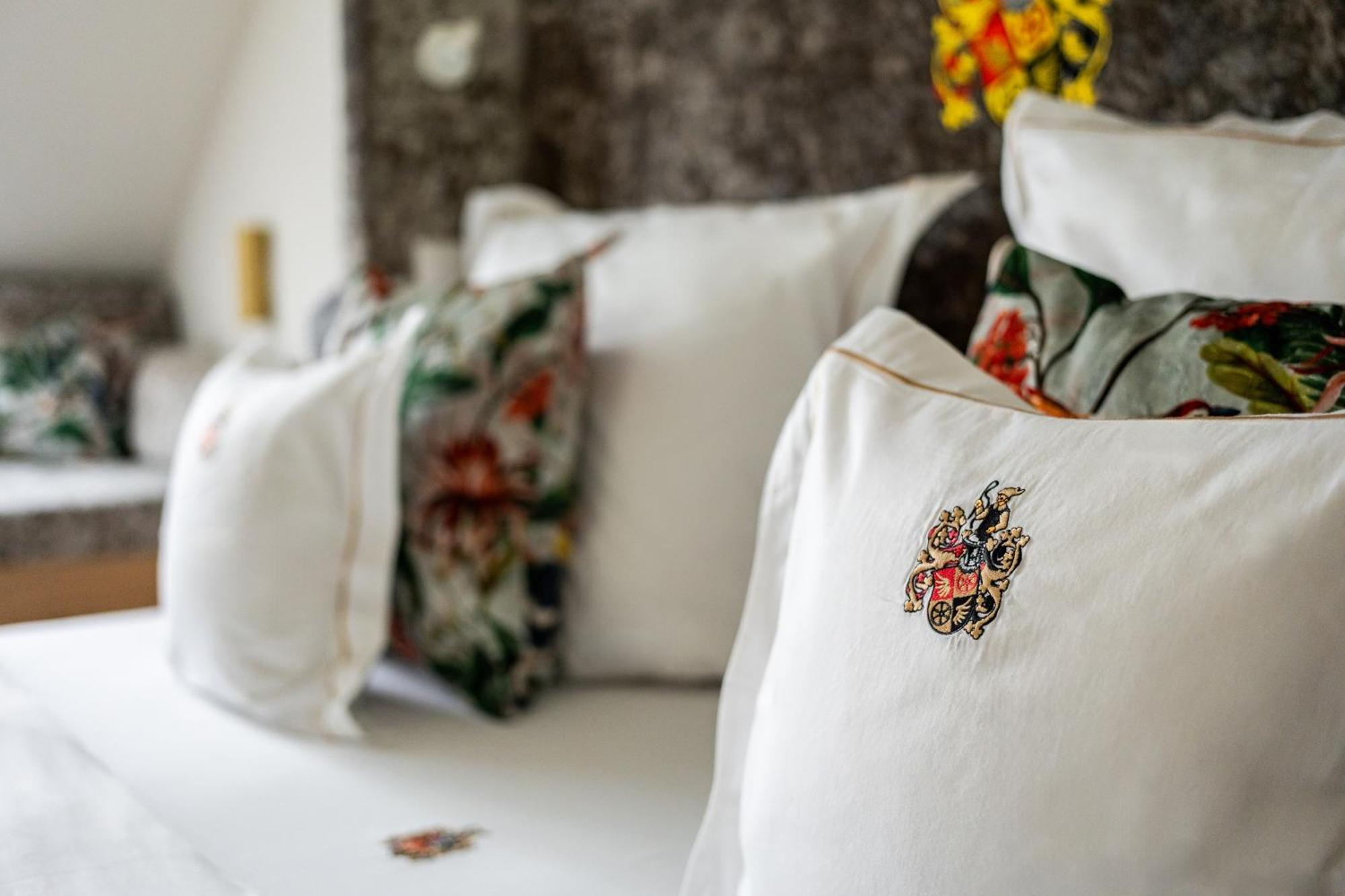 Schlossresidenz - Boutique Apartments & Hotel Suiten Schloss Ricklingen 外观 照片